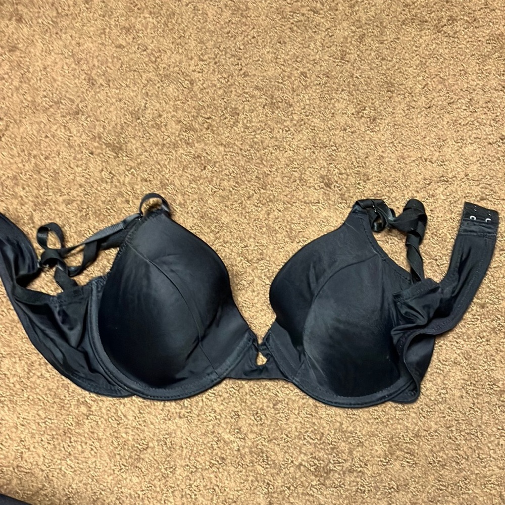 Jessica Simpson bra 36 C black with triangle space in middle EUC